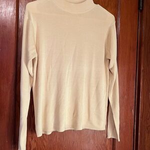 100% Silk Kevo Pale Yellow Long Sleeve Turtleneck Sweater Womens Medium